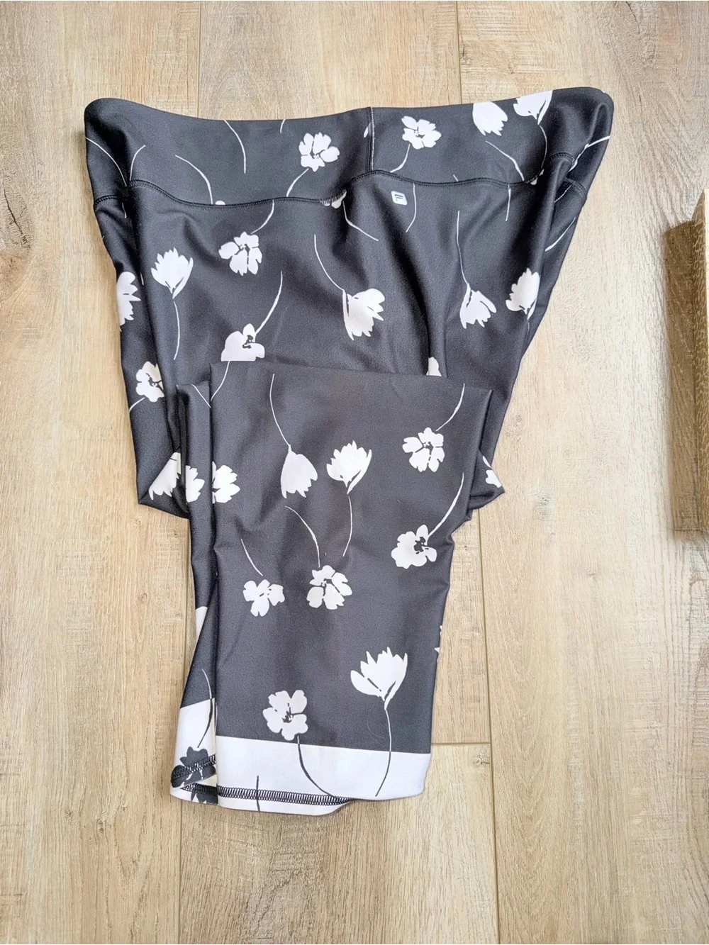 Black & White Floral Athletic Capri Leggings plus size 2X